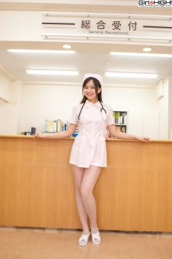 在宿舍里上五个女同学